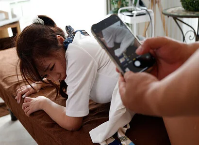 Khi đi triệt lông bạo hành tình dục với em